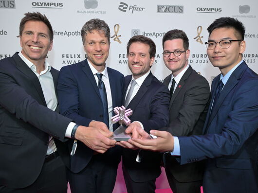 v.l.n.r.: Dietmar Frey (Director Charité Lab for Artificial Intelligence in Medicine), Daniel Truhn (Klinik für Diagnostische und Interventionelle Radiologie, Uniklinik RWTH Aachen), Jakob Nikolas Kather (EKFZ für Digitale Gesundheit), Sebastian Foersch (Institut für Pathologie, Universitätsmedizin Mainz), Xiaofeng Jiang (EKFZ für Digitale Gesundheit, Klinik für Diagnostische und Interventionelle Radiologie, Uniklinik RWTH Aachen)